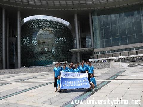 河南师范大学青年观察家改革开放40周年成就