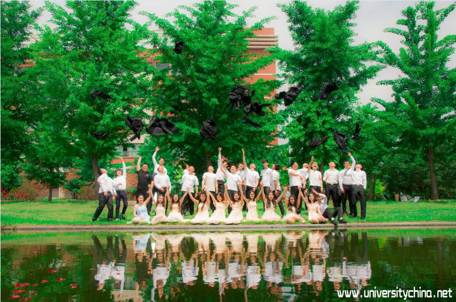 山东科技大学地科学子拍摄个性毕业写真 纪念永不逝去的青春
