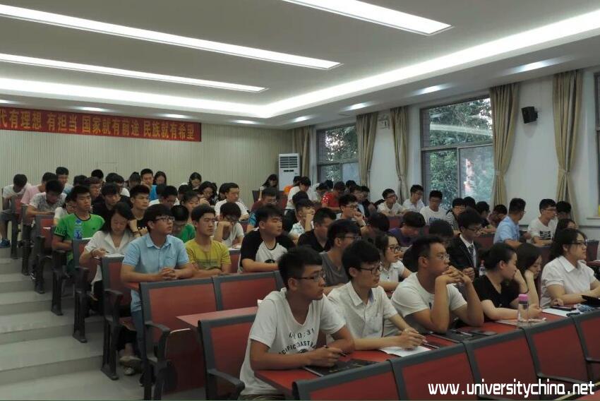 石家庄铁道大学机械学院师生开展向李保国同志学习活动