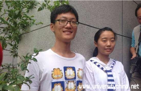 来自西工大附中的王婕茹同学（右）和成大立同学（左）获得今年陕西高考理科第一名