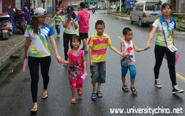 2016年外国语学院赴塘南开展暑期“三下乡”社会实践活动