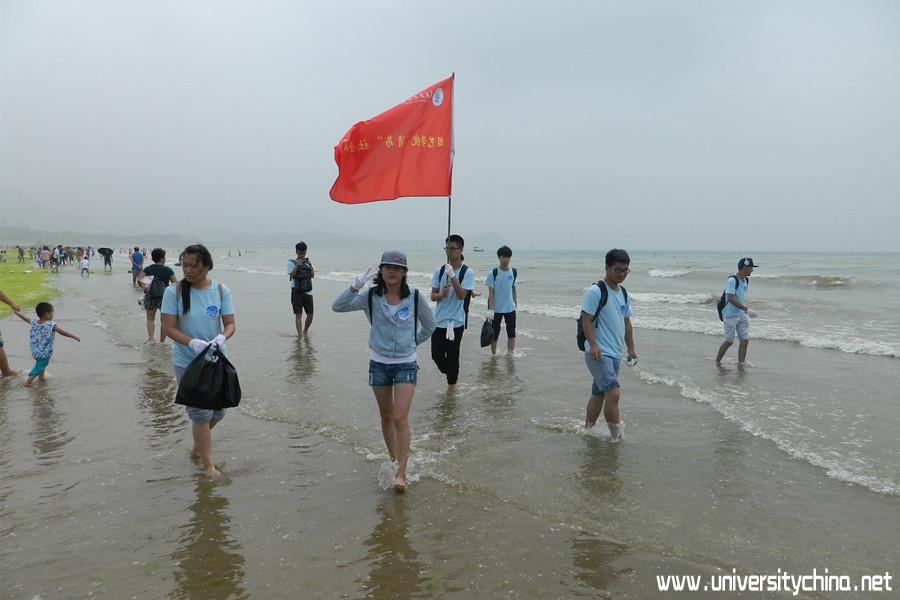 青岛农业大学“清岛”实践团穿行岛城宣传海洋保护
