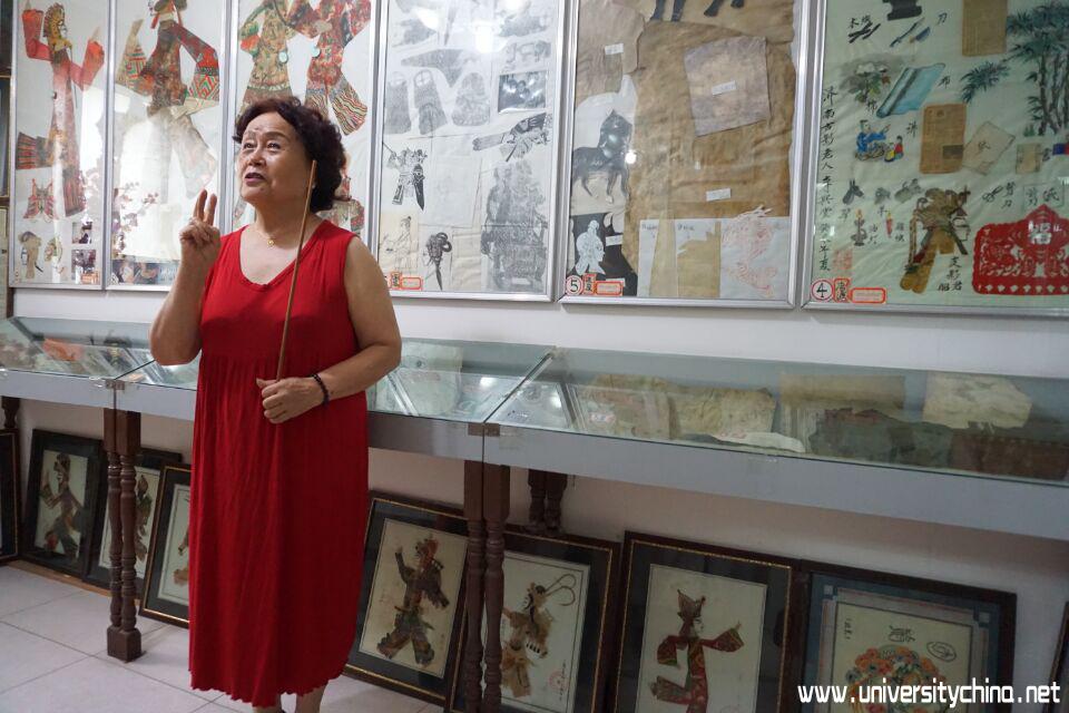 北京科技大学首都皮影小分队探访崔永平皮影艺术博物馆