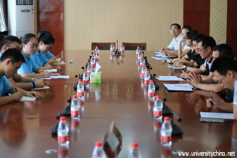 “天路格桑”暑期社会实践团在青藏铁路公司
