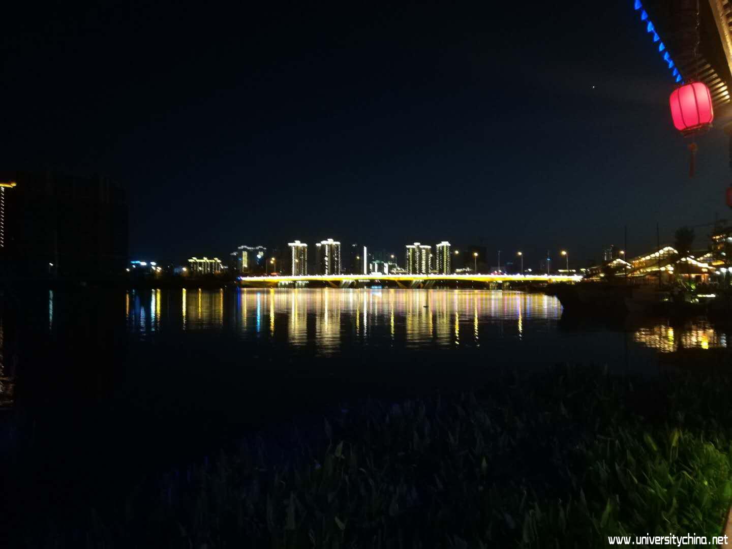 图为常德市穿紫河现今夜景图.jpg