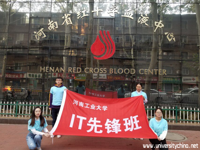 团队在红十字血液中心合影