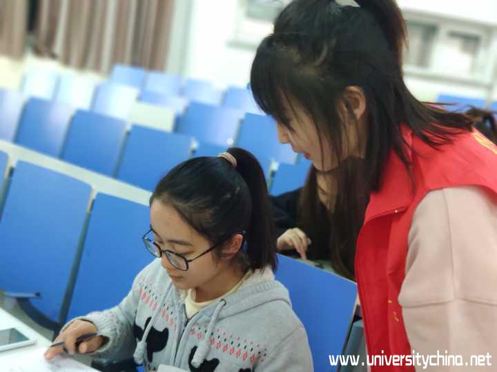 黑龙江八一农垦大学校青年志愿者总会开展的大型献血活动